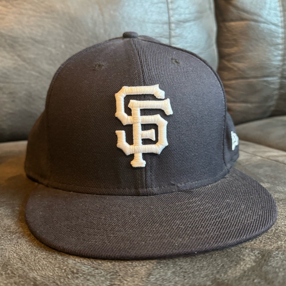 San Francisco Giants New Era fitted 7 5/8. Navy blue.